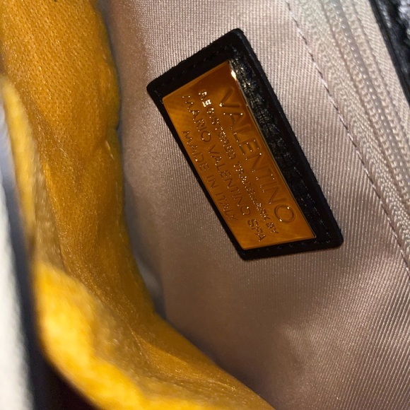 💄Valentino Quilted Leather Shoulder Bag 💄 - Picture 11 of 13